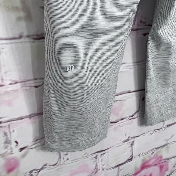 Lululemon on the fly gray marled everyday cropped pants - Picture 9 of 12